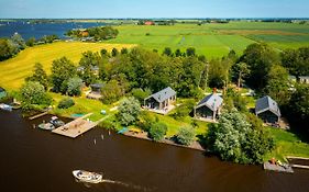 Pean-buiten Waterlodges